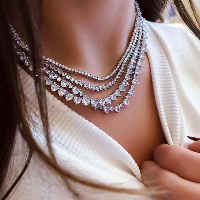 Collier Femme Multi-Couches Ajustable — Élégance et Modernité