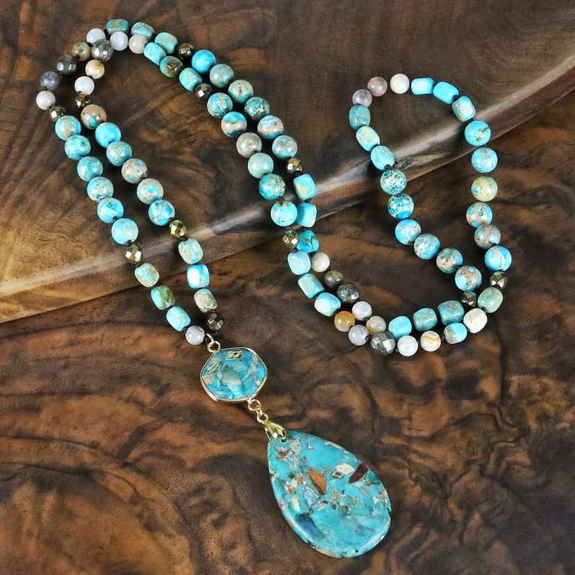 Collier Pendentif en Perles de Pierre Naturelle — Élégance Minérale