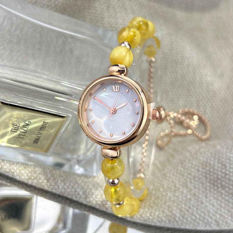 Montre Femme Quartz Bracelet Perles — Élégance et Féminité